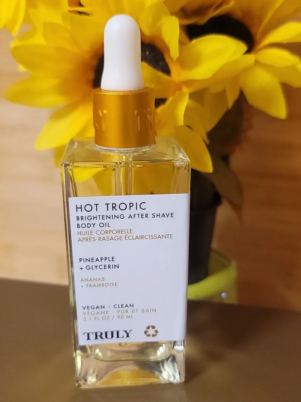 TRULY Hot Tropic Pineapple Brightening After Shave Oil